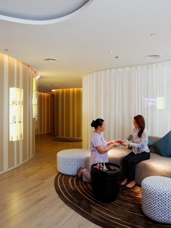Couples treatment rooms, steam room, aromatherapy, Thai massages