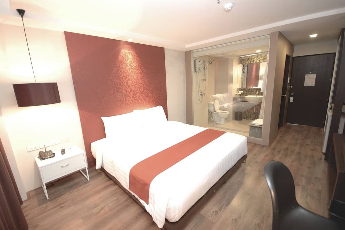 1 bedroom, minibar, in-room safe, desk