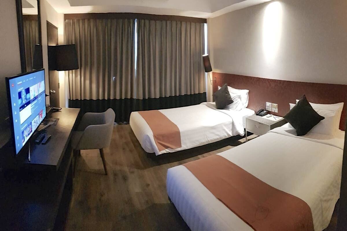 Top Deluxe Twin Room | 1 dormitorio, minibar, caja fuerte y escritorio
