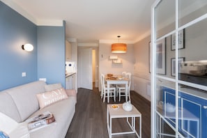 Apartment, 1 Schlafzimmer, Balkon | Wohnbereich