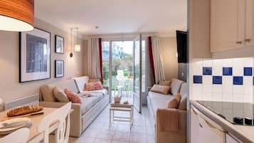 Apartment 5 people - 1 bedroom - Terrace or balcony Renovated | Living area