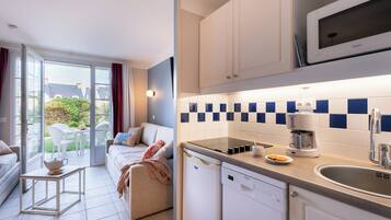 House, 1 Bedroom, Terrace | Dapur kecil peribadi | Peti sejuk, ketuhar gelombang mikro, dapur, mesin basuh pinggan mangkuk