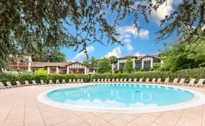 Seasonal outdoor pool, pool loungers