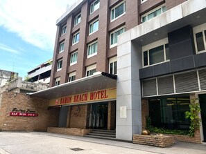 Exterior - Baron Beach Hotel (Pattaya)