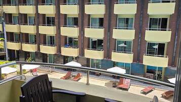 Chambre Deluxe Double ou avec lits jumeaux | Coin séjour | Télévision LCD de 32 pouces avec chaßnes par cùble, télévision, cheminée