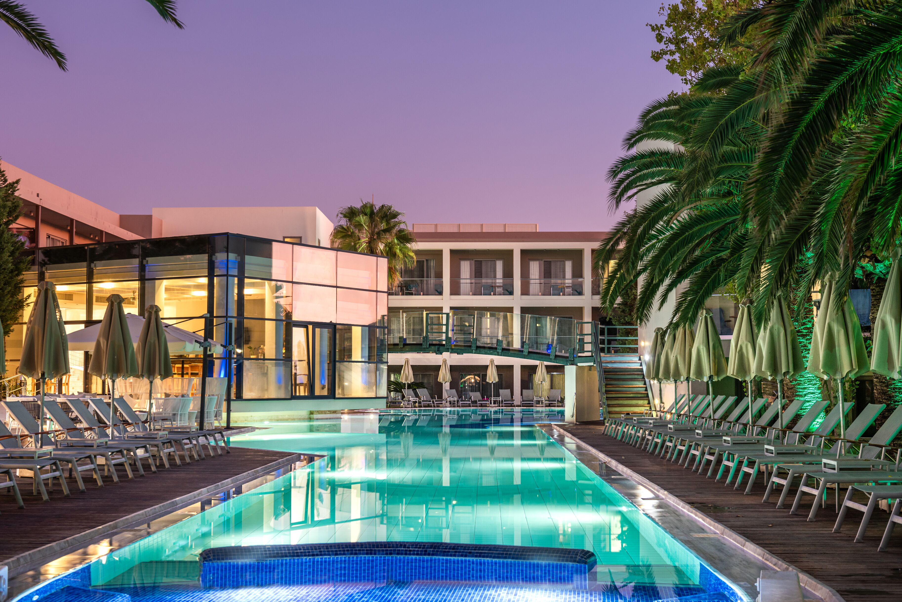 Seasonal outdoor pool, pool umbrellas, sun loungers