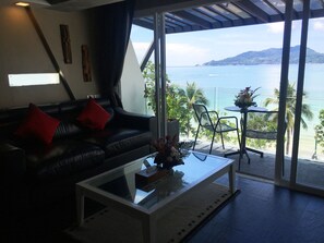 32-inch LCD TV with cable channels, TV - The Front Hotel and Apartment (Patong)