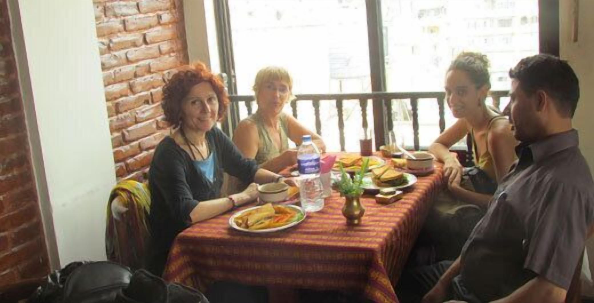 2 restaurants, international cuisine