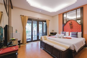 Minibar, in-room safe, desk, laptop workspace