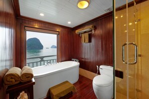 Suite Supérieure, vue baie | Salle de bain
