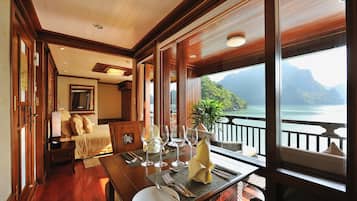Suite superior, vista a la bahía | Cocina privada