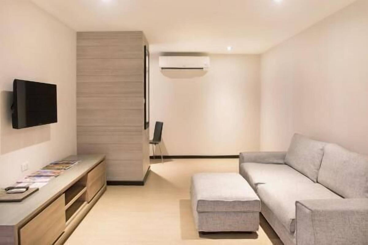 Ruang tamu | 32 inci televisyen LCD dengan kabel, TV