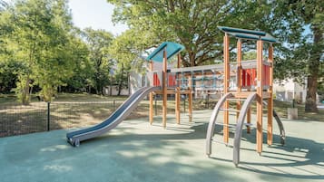 Children’s play area – outdoor