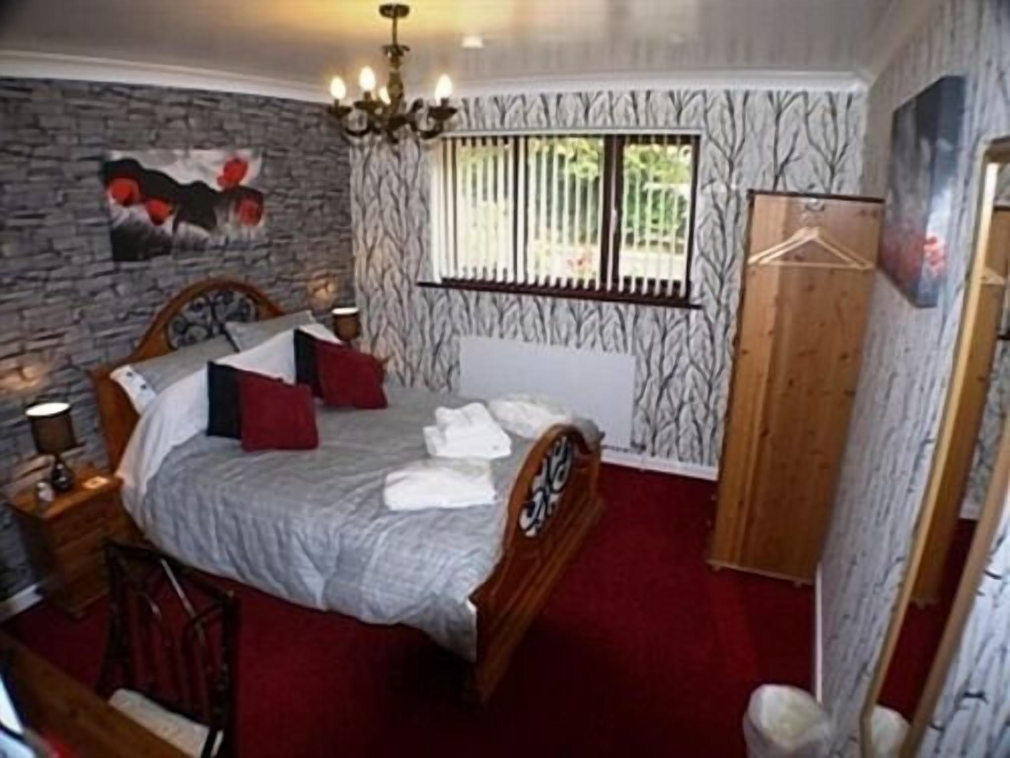 Double Room - Private Facilities