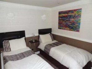 Family Suite | Minibar, iron/ironing board, free WiFi