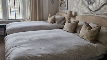 Habitación estándar con 1 cama doble o 2 individuales, baño privado