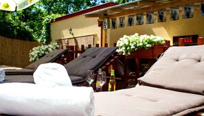 Bar junto a la piscina