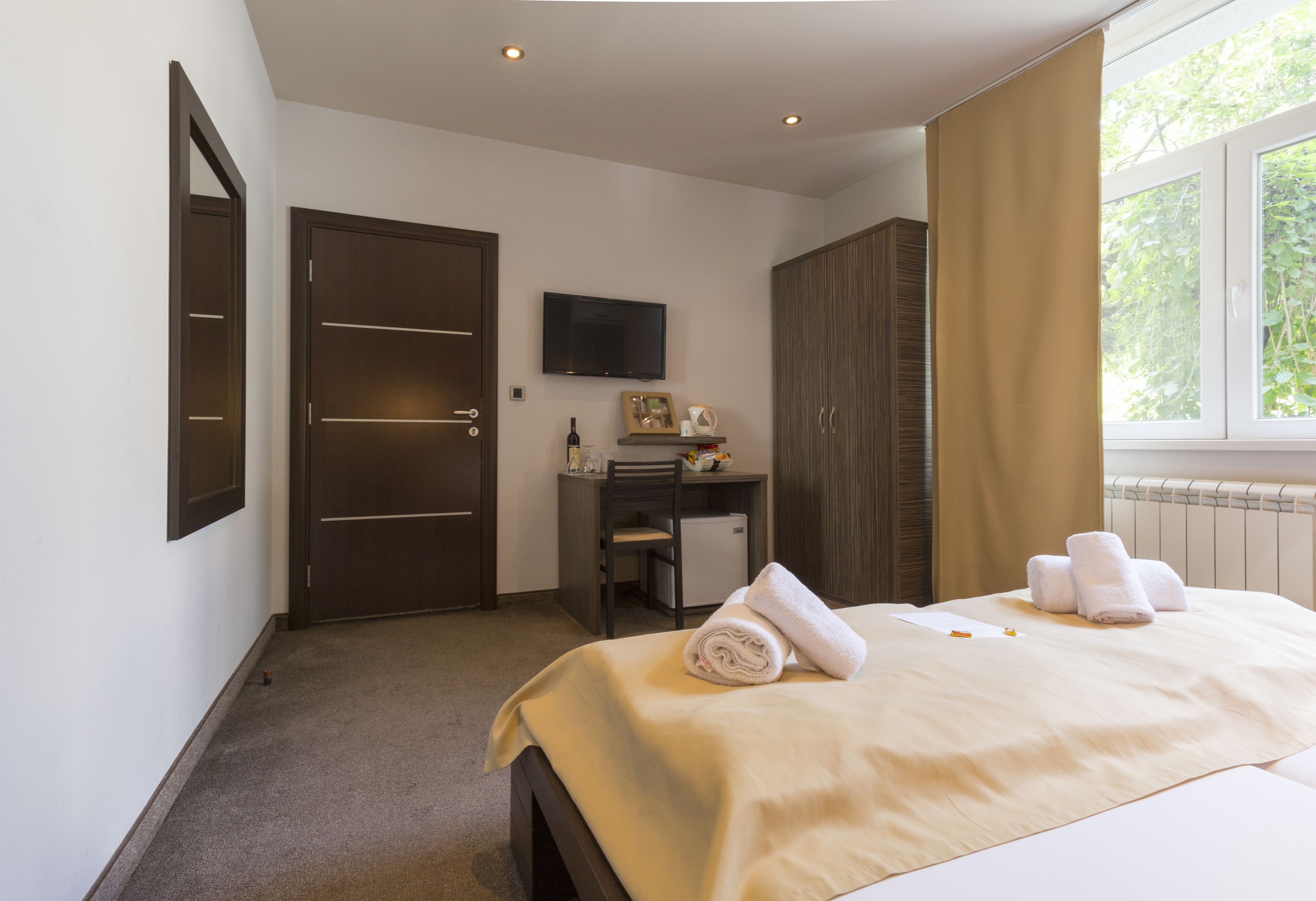 이코노미룸 | 미니바, 책상, 암막 커튼, 방음 설비