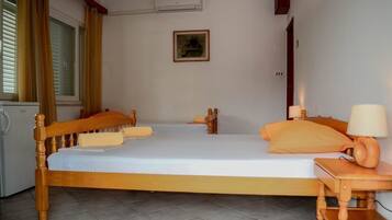 Hypo-allergenic bedding, individually decorated, free WiFi, bed sheets