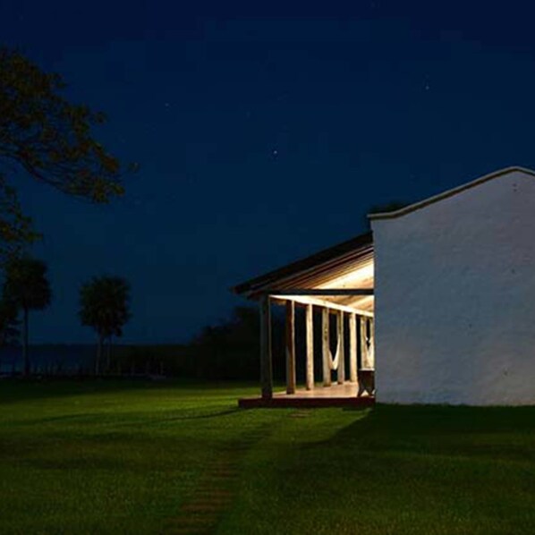 Front of property – evening/night - Posada de la Laguna-lodge (Colonia Carlos Pellegrini)