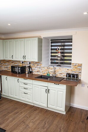 Cottage, Ensuite, Mountain View | Shared kitchen