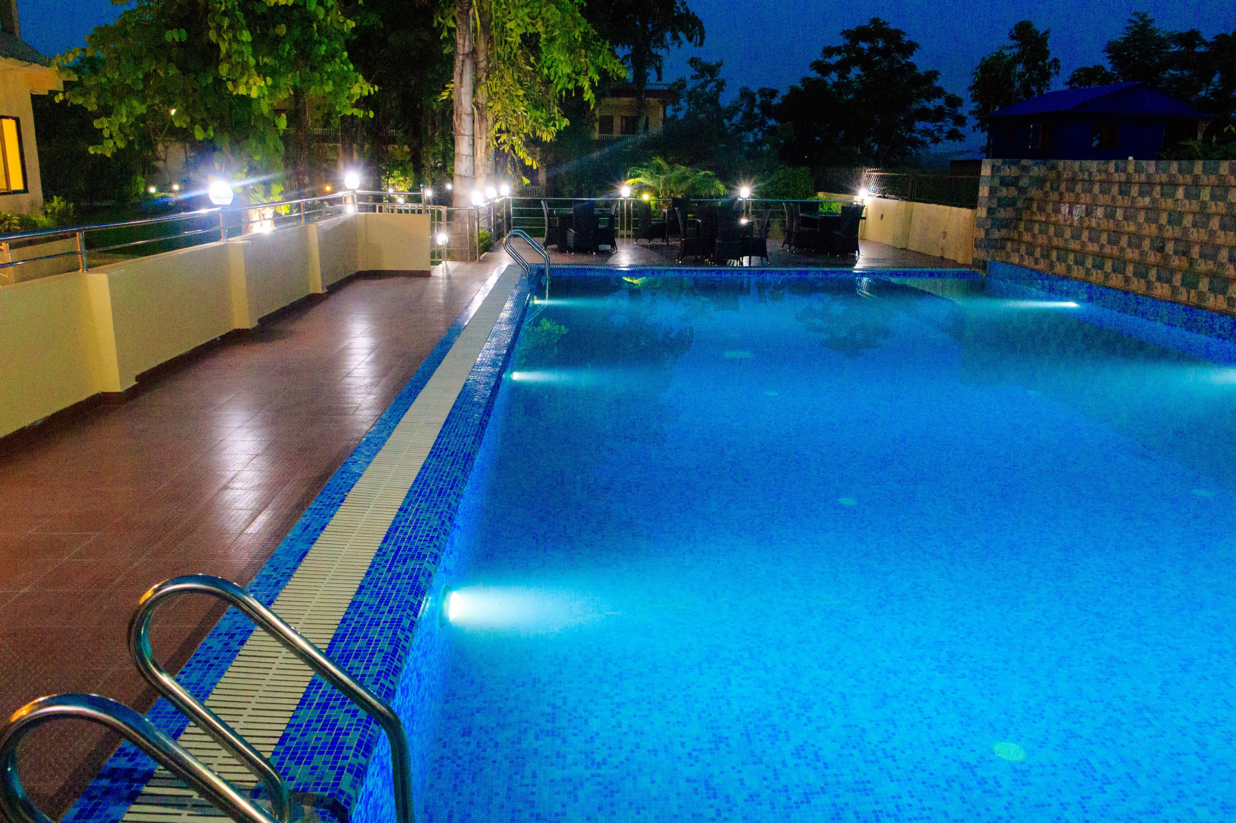 Hồ bơi ngoài trời