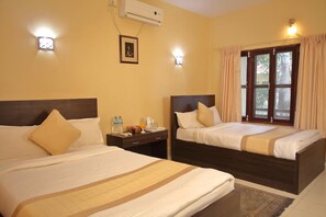 Habitación doble Deluxe, balcón | 2 habitaciones y sábanas de algodón egipcio 