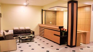 Lobby sitting area - Hotel Rainforest (Sauraha)