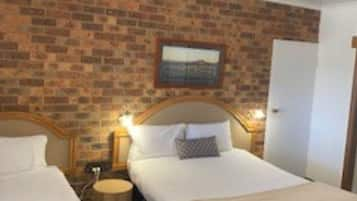 Triple Room | Minibar, iron/ironing board, free WiFi, bed sheets