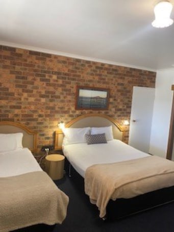 1 habitación, minibar, tabla de planchar con plancha y wifi gratis