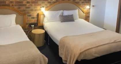 Kinross Inn