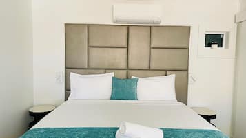 Deluxe Room, 1 King Bed