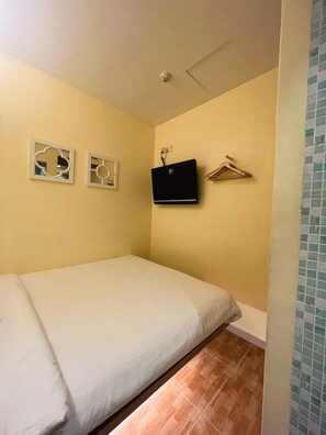 Standard Double Room | Desk, free WiFi, bed sheets - Fragrance Hotel - Classic (Singapore)