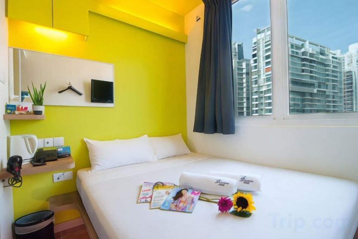 Escritorio, wifi gratis y ropa de cama 