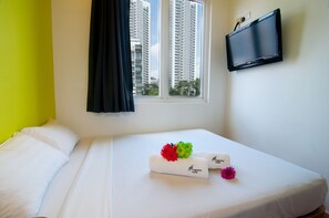 Desk, free WiFi, bed sheets - Fragrance Hotel - Classic (Singapore)