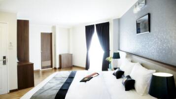 Minibar, in-room safe, desk, free WiFi