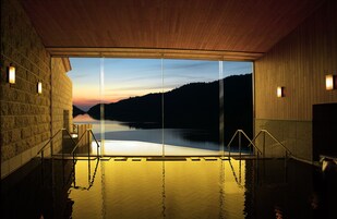 免费洗浴用品、吹风机、拖鞋、坐浴桶