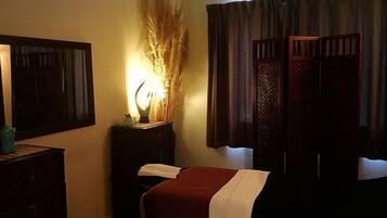 Couples treatment room(s), body treatments, aromatherapy