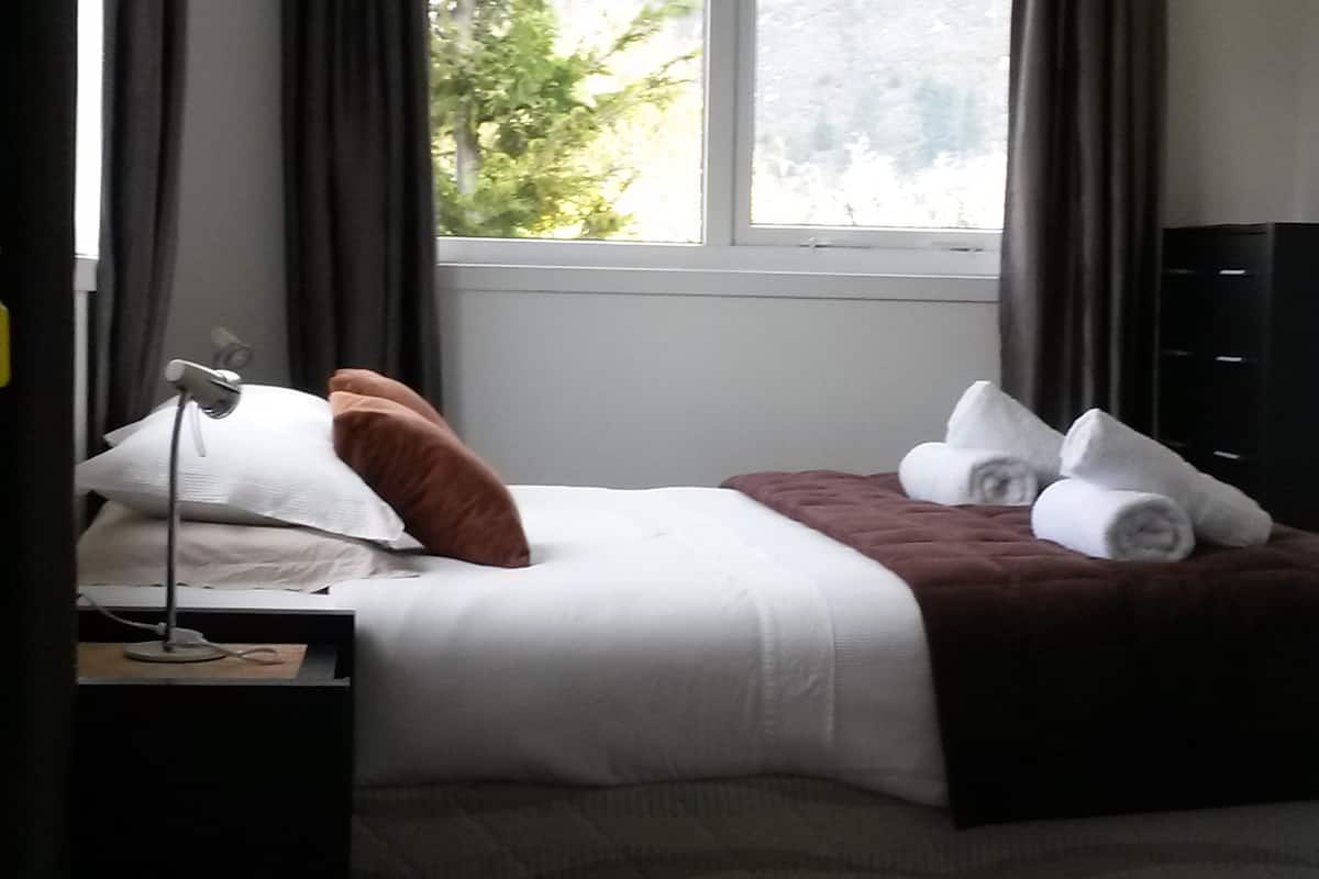 Kamar, 1 Tempat Tidur King, pemandangan gunung | 1 kamar tidur, seprai premium, Wi-Fi gratis, dan seprai linen