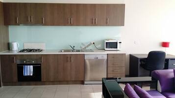 Căn hộ, 1 phòng ngủ | 10 phòng ngủ, bộ đồ giường cao cấp, bàn, phòng cách âm