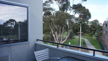 Apartemen, 2 kamar tidur | Balkon