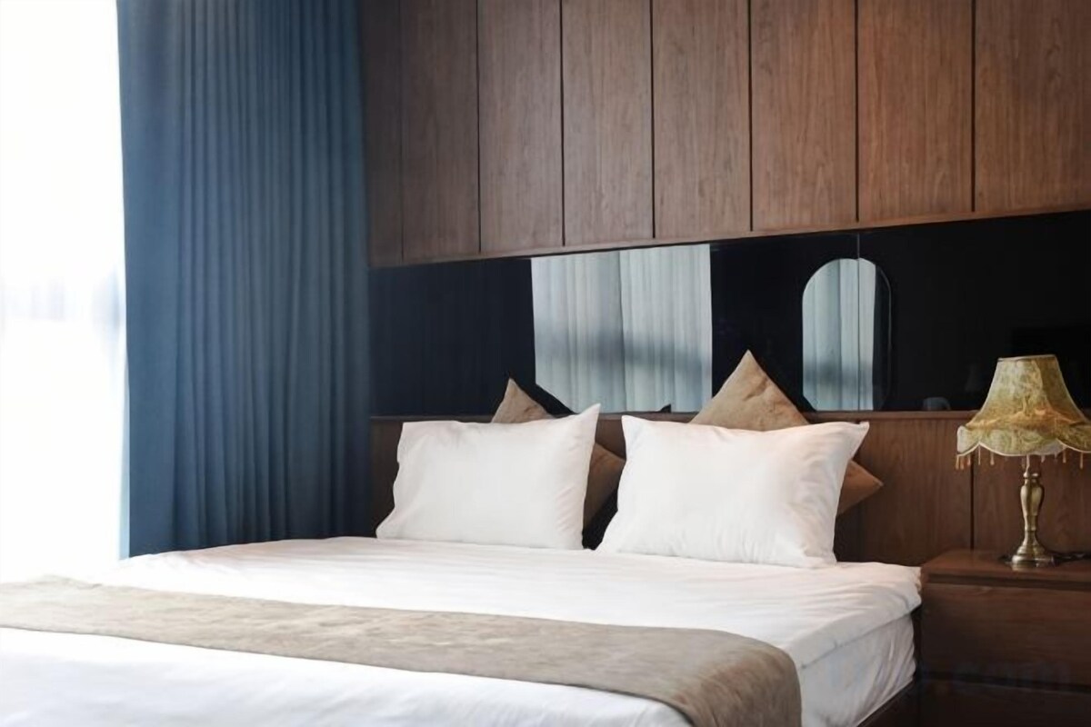 Minibar, coffres-forts dans les chambres, bureau, Wi-Fi gratuit