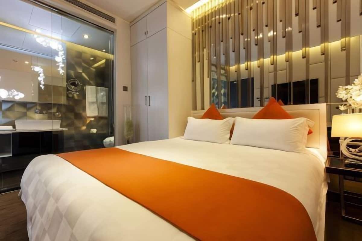 Minibar, in-room safe, individually decorated, individually furnished