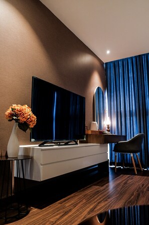 Luxury Triple Room | Living area