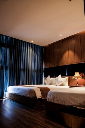 Luxury Triple Room | Minibar, in-room safe, individually decorated, individually furnished - Signature Boutique Hotel (Ho Chi Minh City)