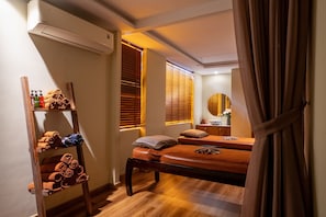 Couples treatment rooms, sauna, hot tub, steam room, body treatments