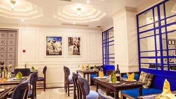 Daily buffet breakfast (VND 587500 per person)