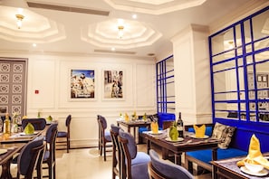 Daily buffet breakfast (VND 587500 per person)