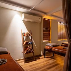 Couples treatment room(s), sauna, hot tub, steam room, body treatments