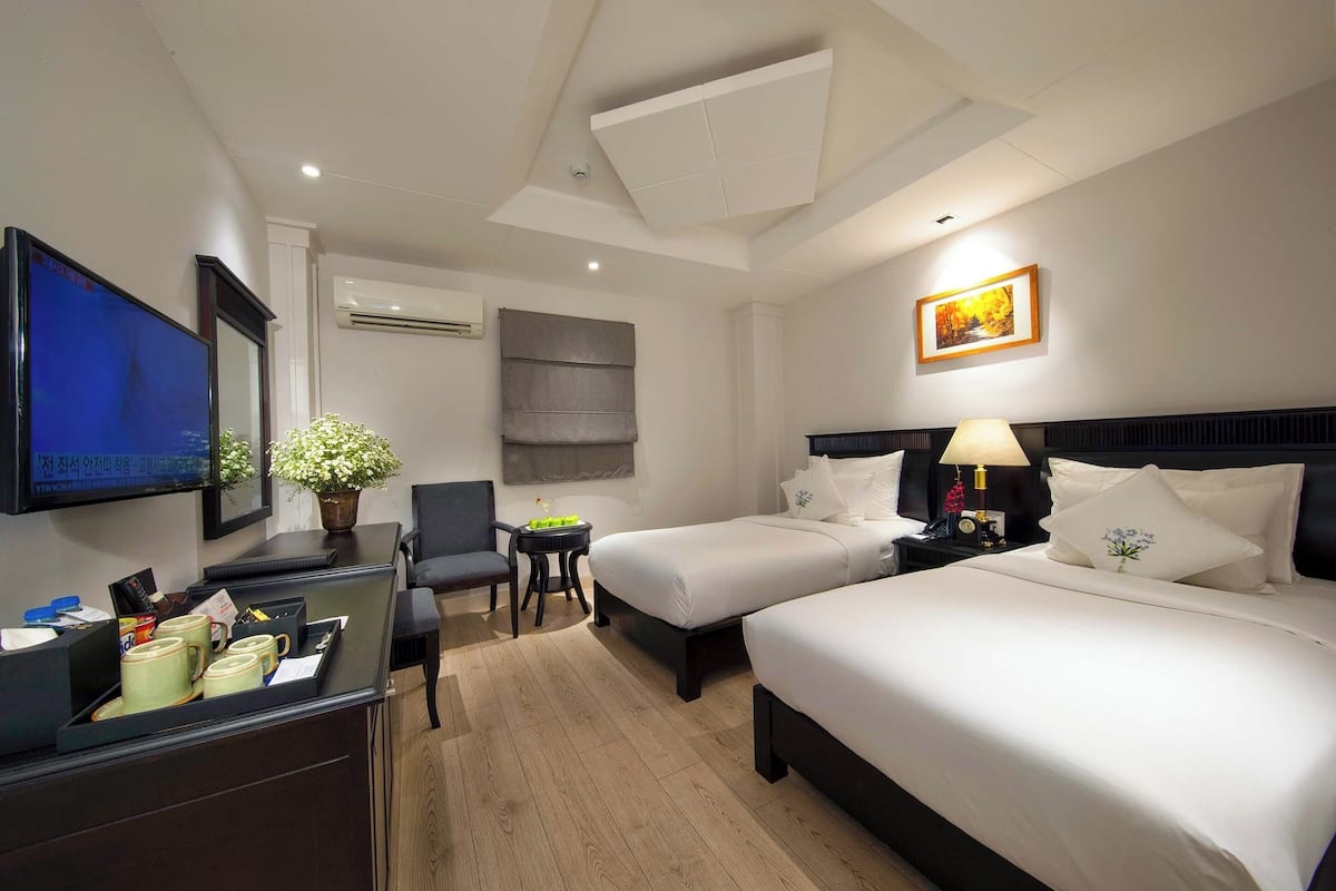 Ben Thanh Deluxe Twin Room | 1 bedroom, minibar, in-room safe, desk